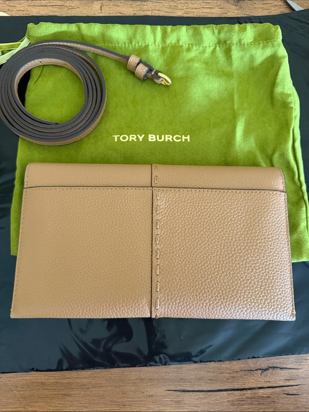 Tory Burch McGraw Tan Pebbled Leather Crossbody Wallet with Logo